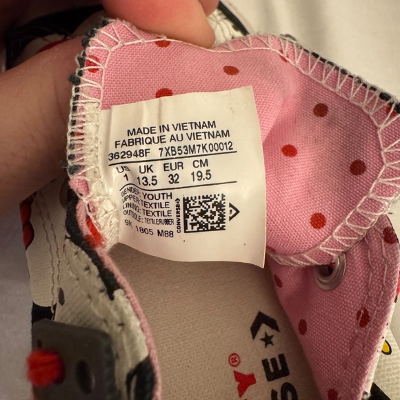 Hello Kitty Converse - Picture 4 of 4